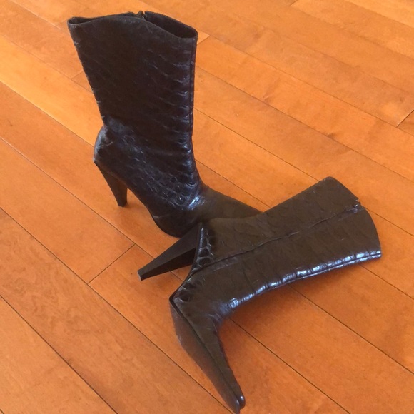 Rare Dolce Vita Black crocodile embossed boots. - Picture 4 of 7